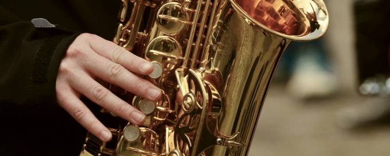学萨克斯要剪指甲吗
